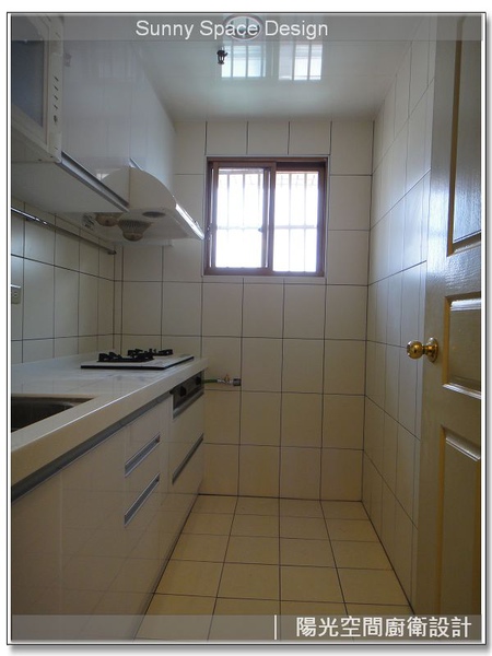 完工後溫柔潔淨的廚房空間