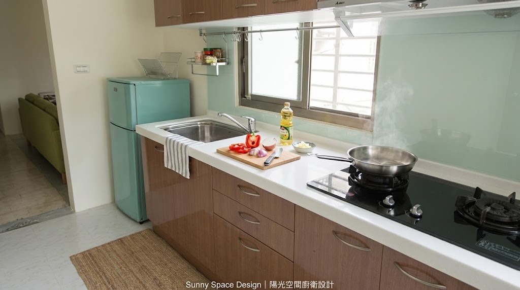 森林系木紋廚具 × 韓國人造石檯面 × 豪山玻璃爐｜陽光空間精品廚具