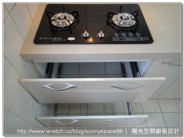 豪山隱藏式排油煙機與烘碗機配置
