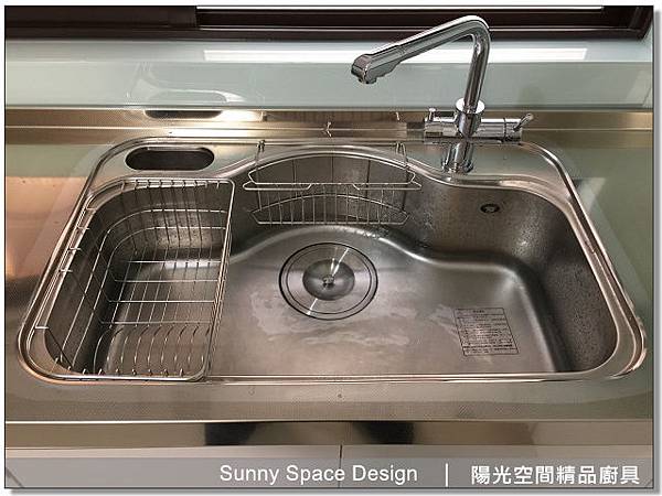 五金拉籃與抽屜配置