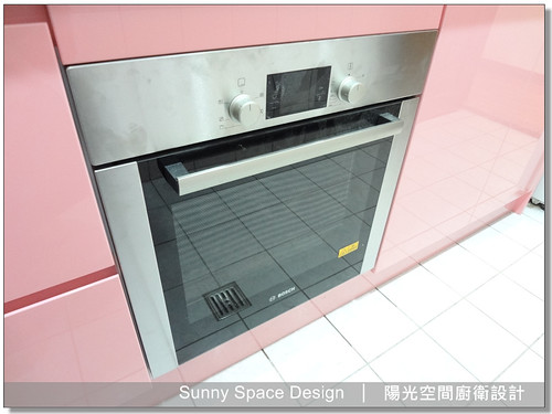 三口電陶爐與白色油煙機配置