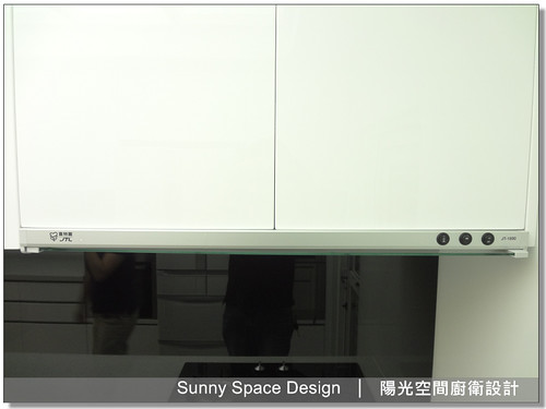 隱藏式抽油煙機與吊櫃設計