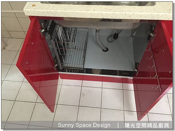 完工後溫馨明亮的廚房氛圍