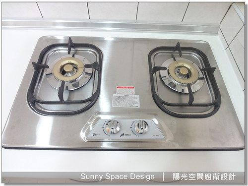 隱藏式抽油煙機與上櫃收納