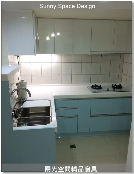 土城學府路孕婦專屬廚房L型廚具與雙層吧檯整體視角