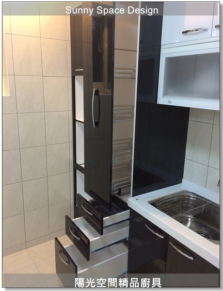 高身零食櫃與三層電器櫃設計