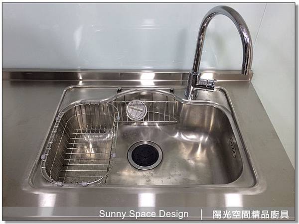 不銹鋼下櫃桶身與爐下拉籃收納