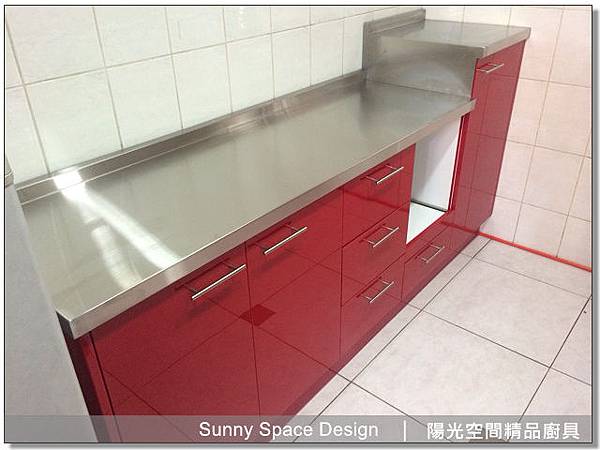 背面215cm電器櫃與瓦斯桶高櫃