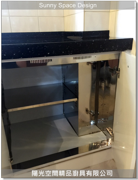 抽油煙機 林內RH-8033S抽油煙機與外露排煙管