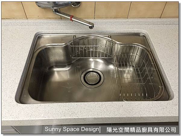 廚具整體動線與光線展示