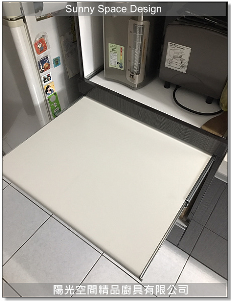 入口上方收納櫃設計特寫