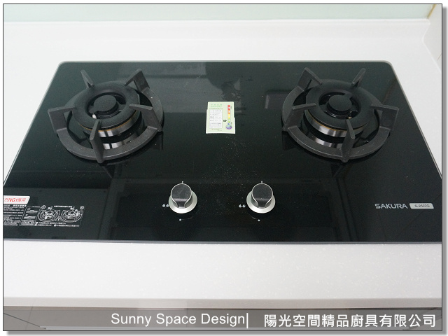 廚房整體動線與採光展示