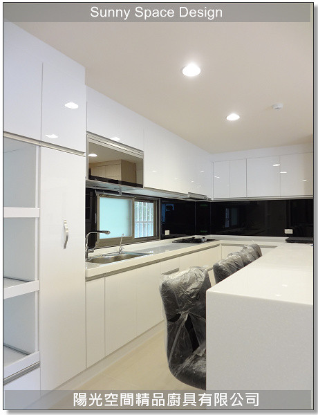 中島踢腳板電源細節