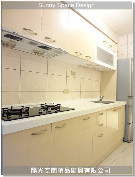 一字型廚具細節與內焰玻璃爐