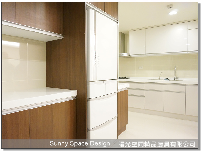 六面結晶鋼烤門板與人造石檯面細節｜陽光空間精品廚具