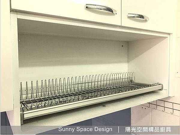 藍色烤漆玻璃背牆質感特寫