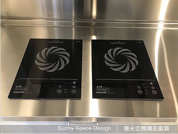 鋁腳腳座與開放式底部空間