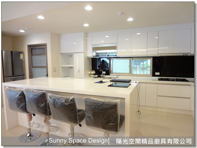 林內玻璃爐與大怪物零食櫃開啟