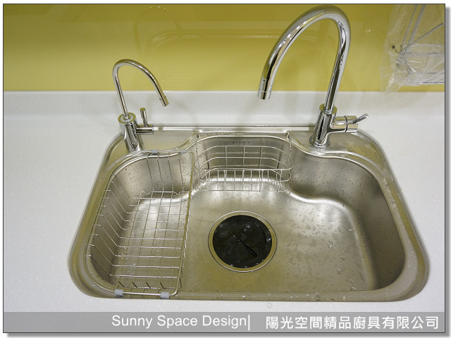 冰箱上櫃收納設計