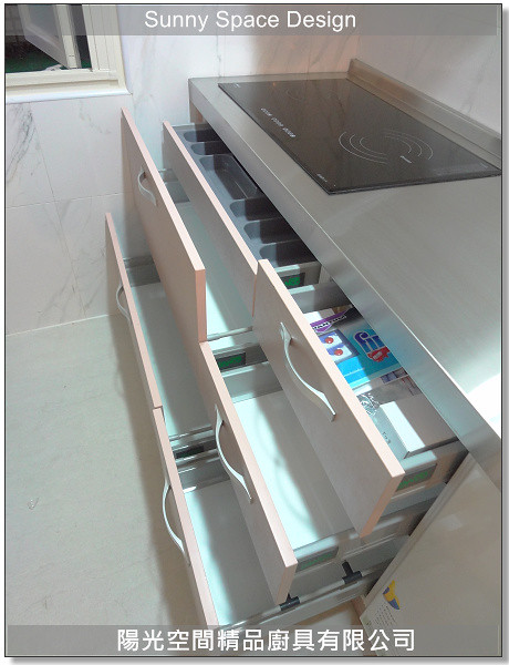 無吊櫃設計與牆面留白