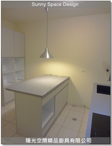 中島備餐區與吊燈科技感層次