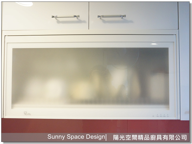 調味側拉架與爐下收納細節