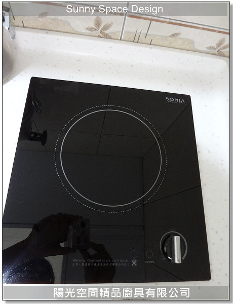 45度斜角無把手設計特寫