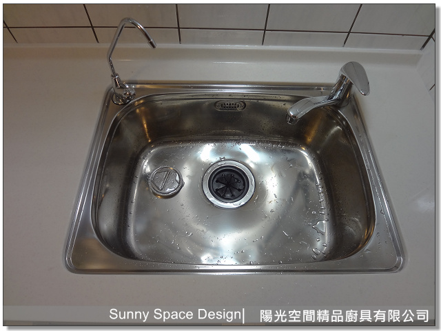 爐具與水槽一字型配置