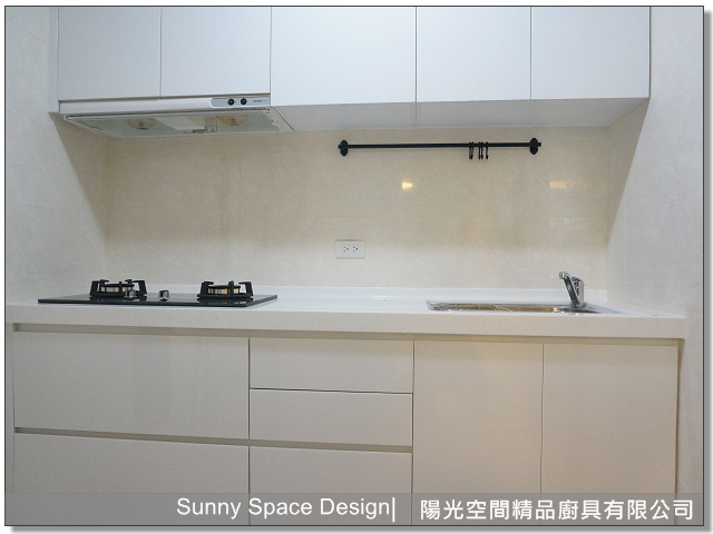 台北龍江路一字型白色廚具全景