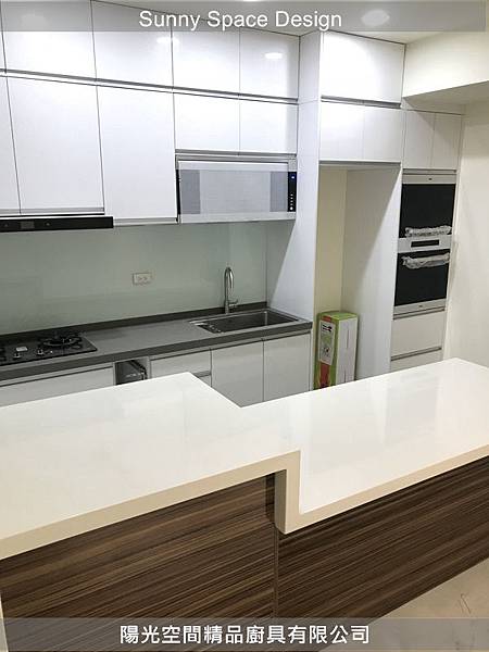 中島高低差設計與大抽屜收納