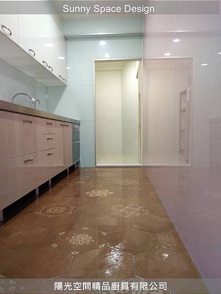 抽油煙機與水槽 櫻花抽油煙機R-3261與水槽配置