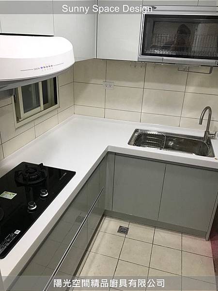 新莊西盛街L型淺灰結晶鋼烤廚具整體照