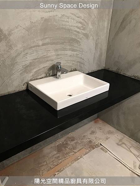 黑色鄉村風門板與把手質感