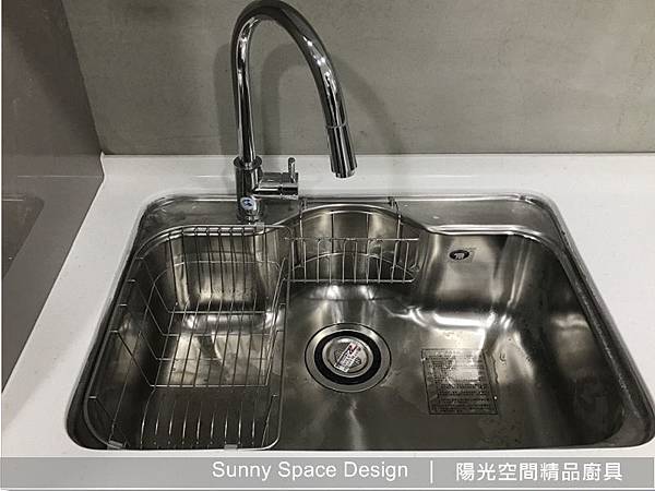 浴室浴櫃與鏡箱收納完工照