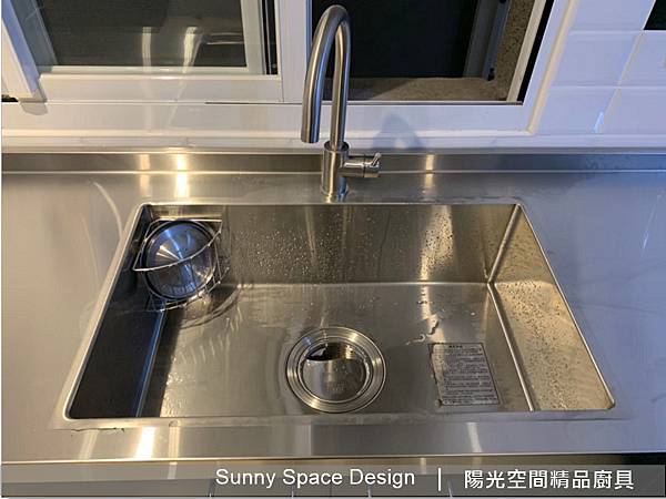 完工氛圍 廚房整體動線與光影氛圍