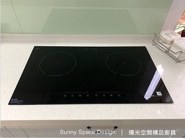 完工後溫馨舒適的廚房氛圍