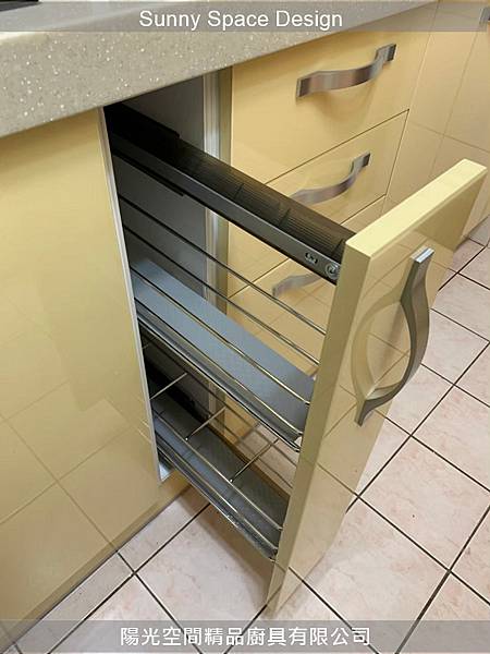 鵝黃色水晶門板質感