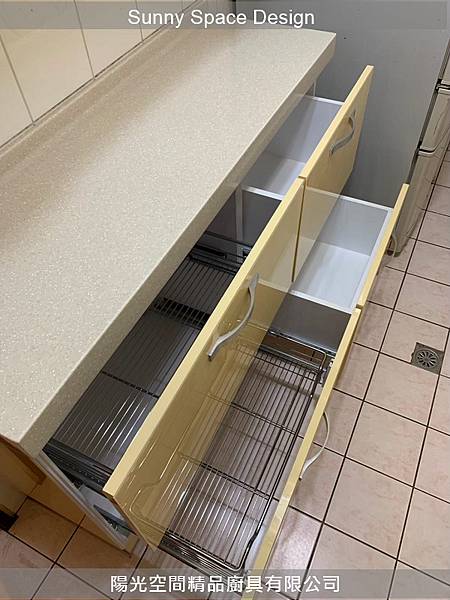 木心板桶身與抽屜配置