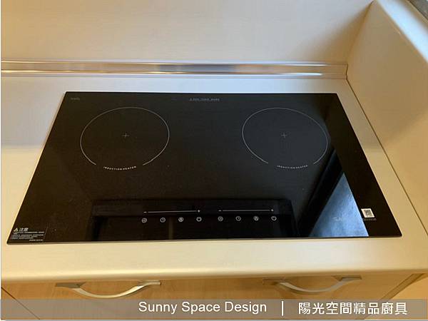 專用鋁背牆與檯面接合細節