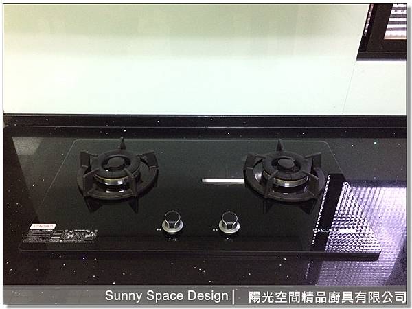 瓦斯爐下拉籃與木三抽配置