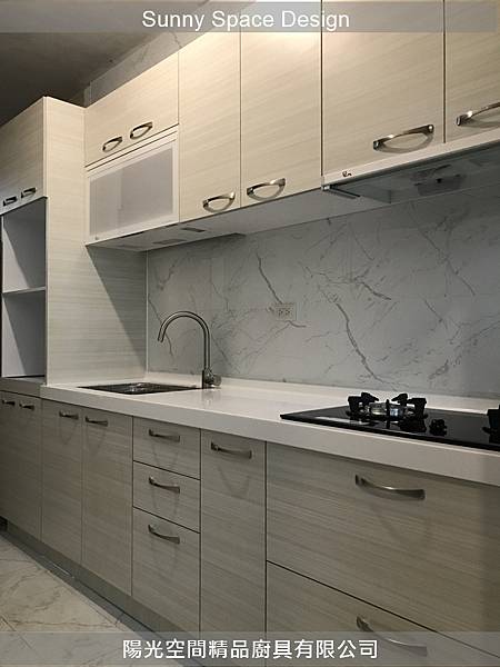 LG人造石檯面與美耐門板質感