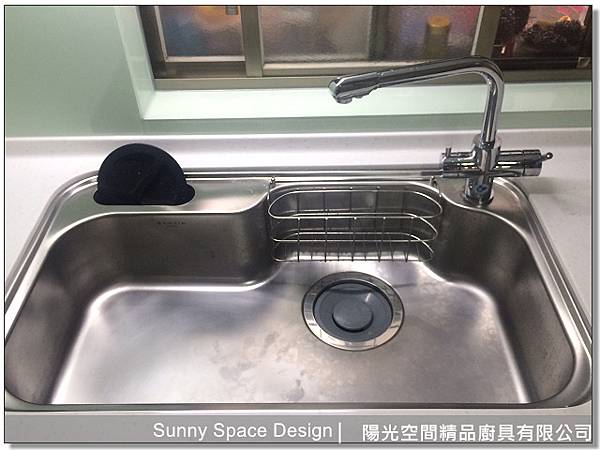 上櫃白色結晶鋼烤門板