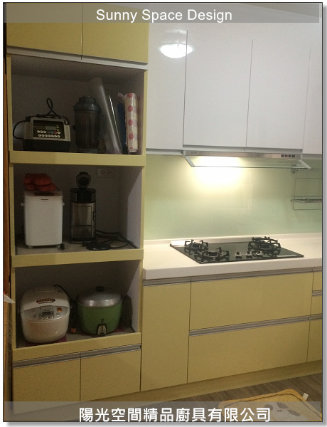 鵝黃色下櫃與不鏽鋼桶身配置