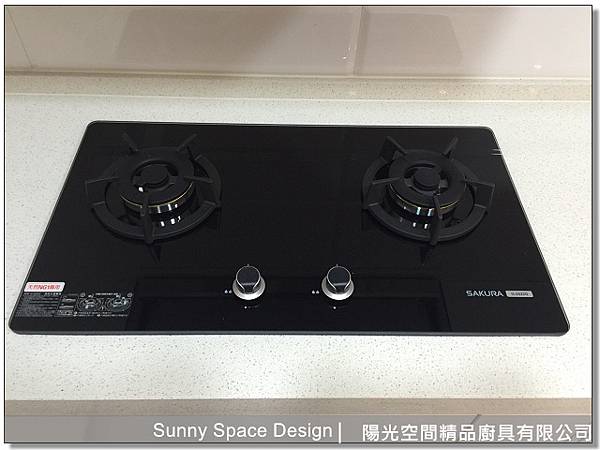 廚房整體明亮氛圍