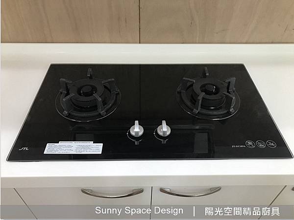 超長備餐檯面與電器擺放空間