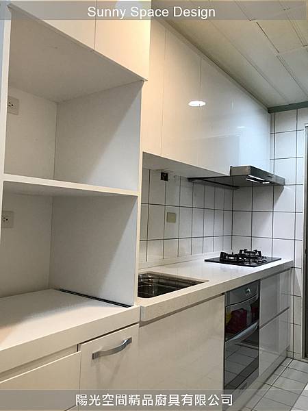 全白結晶鋼烤門板質感近拍