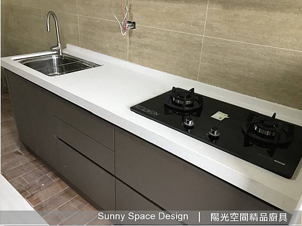 廚具整體線條與配色展示