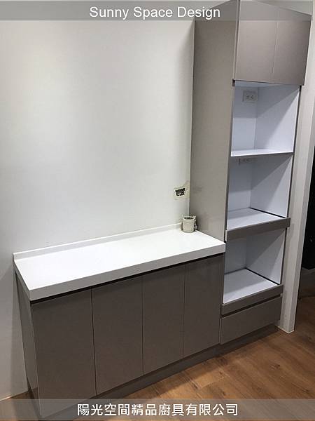 電器櫃高度配合窗戶採光設計