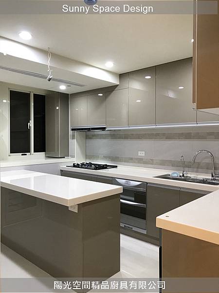 敦化南路霧咖色L型廚具完工全景