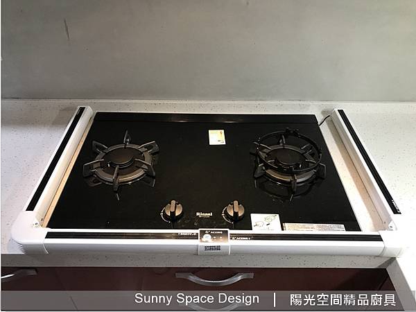 沉穩紅水晶門板D920質感近拍